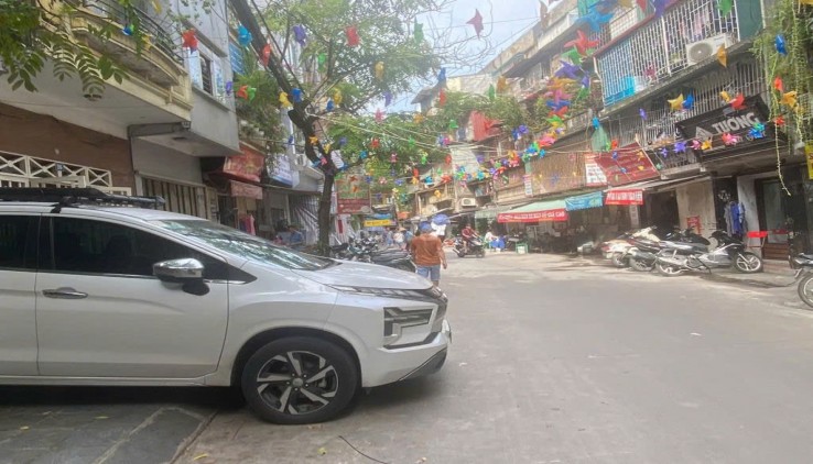 Cho thuê nhà ngõ ô tô tránh- vỉa hè phố 8/3, Hai Bà Trưng, Hà Nội, Dt 50m2-2,5 tầng-MT 5m - Giá 10 triệu